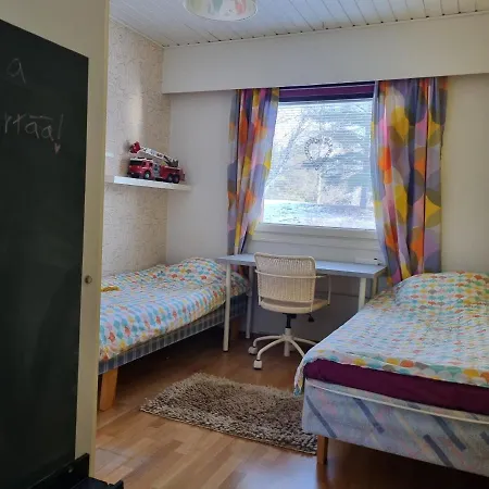 Paeaetyhuoneisto: Nariseva Puulattia! * Pori