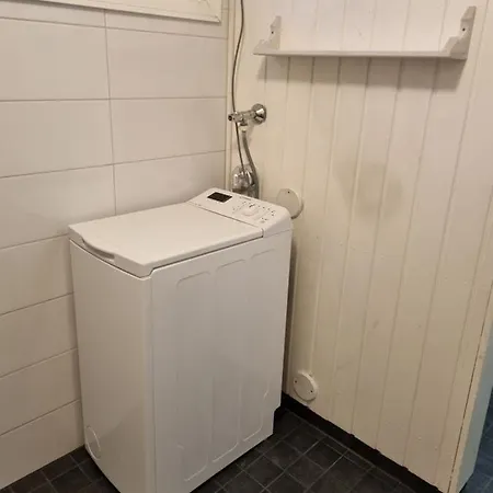 Apartment Paeaetyhuoneisto: Nariseva Puulattia! *