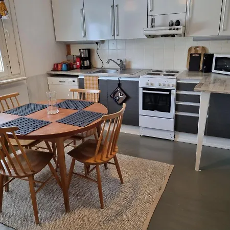 アパート Paeaetyhuoneisto: Nariseva Puulattia! ポリ