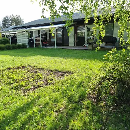 Paeaetyhuoneisto: Nariseva Puulattia! * ポリ