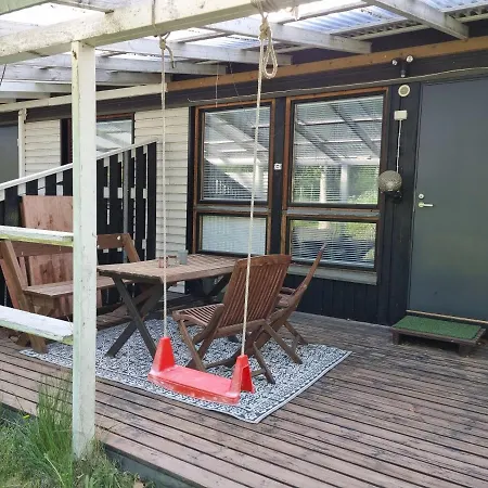 Paeaetyhuoneisto: Nariseva Puulattia! *