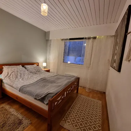 Paeaetyhuoneisto: Nariseva Puulattia! * Pori