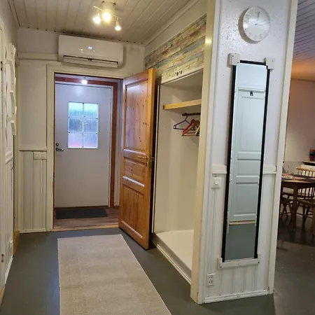 Paeaetyhuoneisto: Nariseva Puulattia! Apartment *