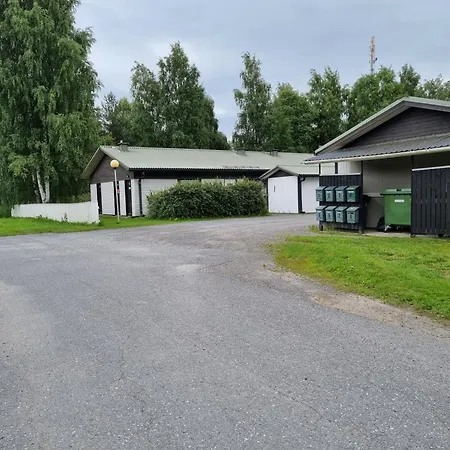 Paeaetyhuoneisto: Nariseva Puulattia!