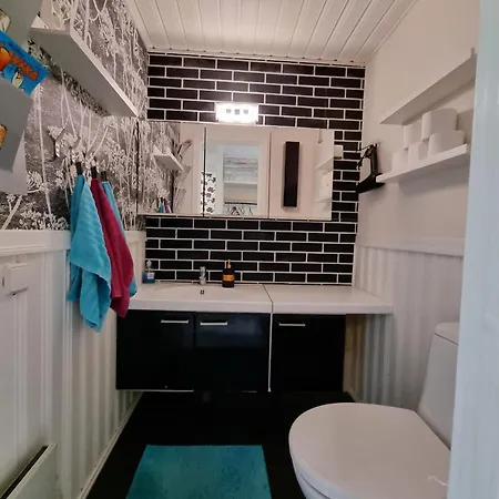 Paeaetyhuoneisto: Nariseva Puulattia! Apartment