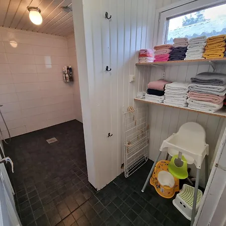 Paeaetyhuoneisto: Nariseva Puulattia! Apartment Pori