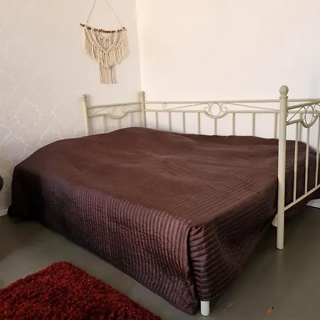 Paeaetyhuoneisto: Nariseva Puulattia! Apartment Pori