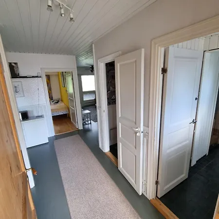 Paeaetyhuoneisto: Nariseva Puulattia! Pori