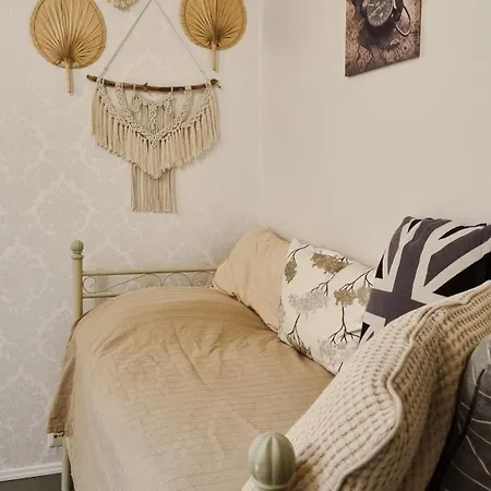 アパート Paeaetyhuoneisto: Nariseva Puulattia! ポリ