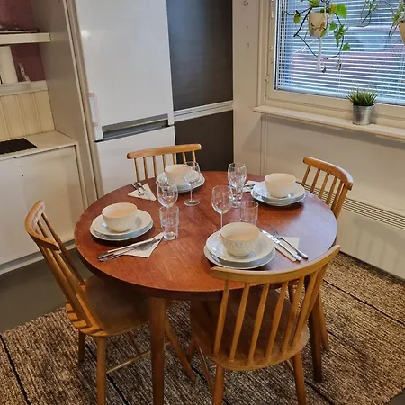 Paeaetyhuoneisto: Nariseva Puulattia! ポリ