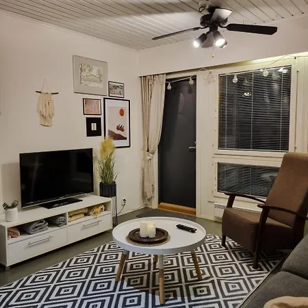 Apartment Paeaetyhuoneisto: Nariseva Puulattia! *