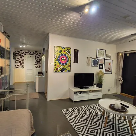 公寓 Paeaetyhuoneisto: Nariseva Puulattia!