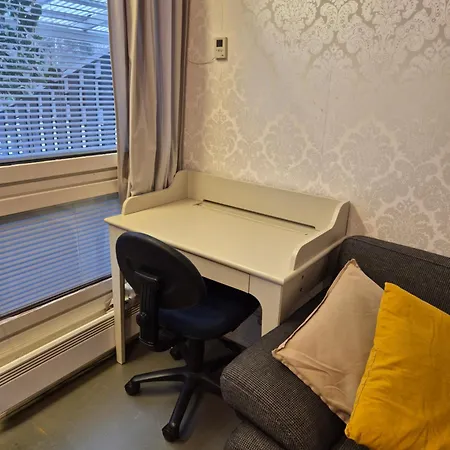 Paeaetyhuoneisto: Nariseva Puulattia! アパート *