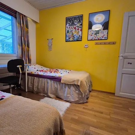 公寓 Paeaetyhuoneisto: Nariseva Puulattia! *