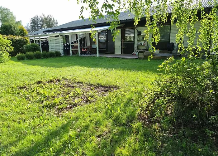 Paeaetyhuoneisto: Nariseva Puulattia! * 波里