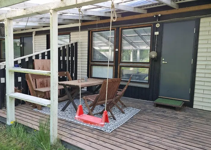 Paeaetyhuoneisto: Nariseva Puulattia! *