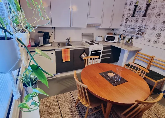 Paeaetyhuoneisto: Nariseva Puulattia! Apartament *