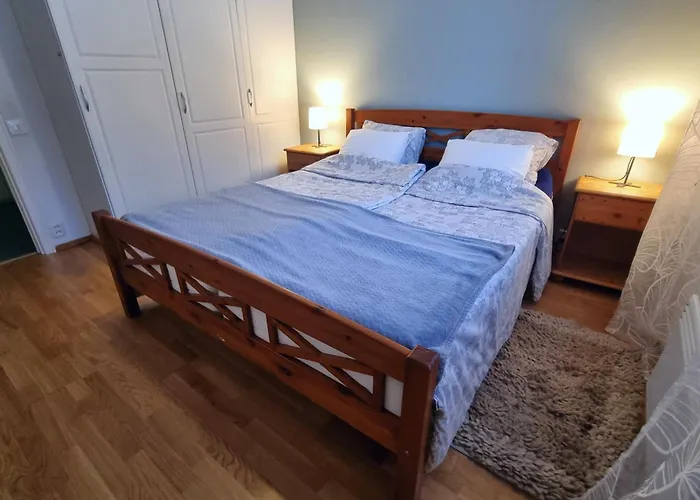 Paeaetyhuoneisto: Nariseva Puulattia! Pori