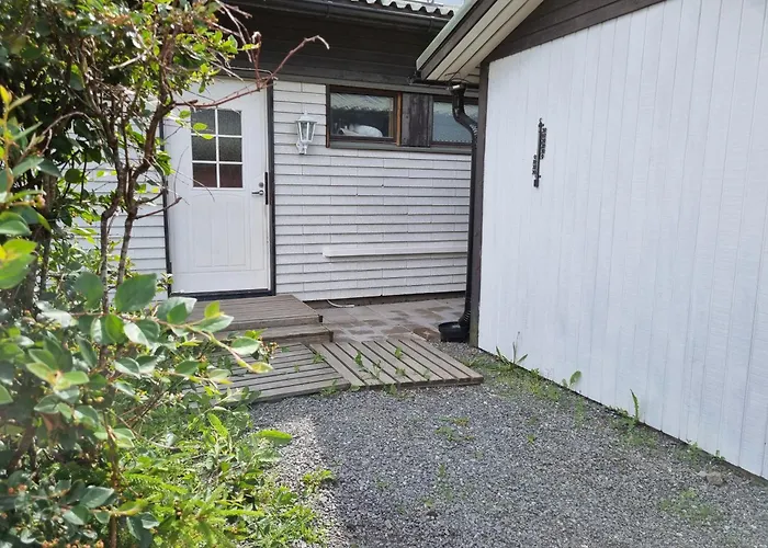 Paeaetyhuoneisto: Nariseva Puulattia!