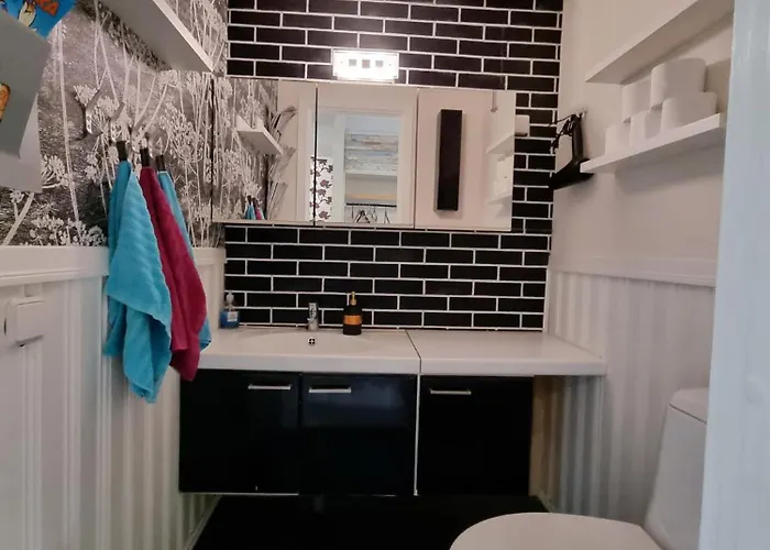 Paeaetyhuoneisto: Nariseva Puulattia! Apartament