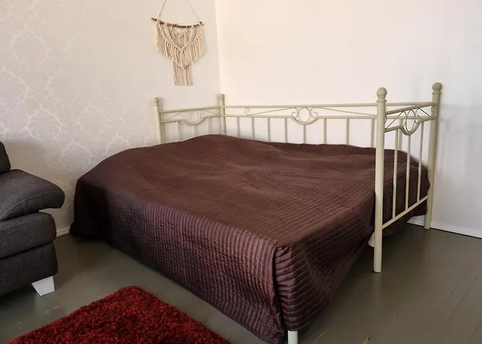 Paeaetyhuoneisto: Nariseva Puulattia! Apartament Pori