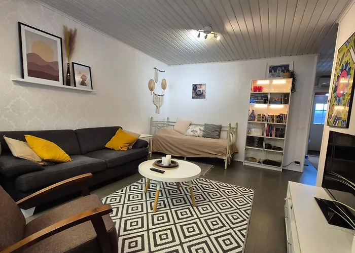 Paeaetyhuoneisto: Nariseva Puulattia! * 波里