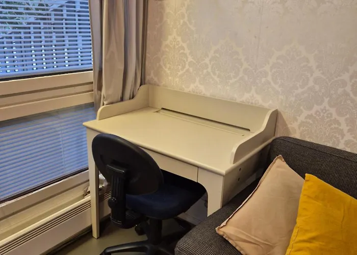 Paeaetyhuoneisto: Nariseva Puulattia! Apartament *
