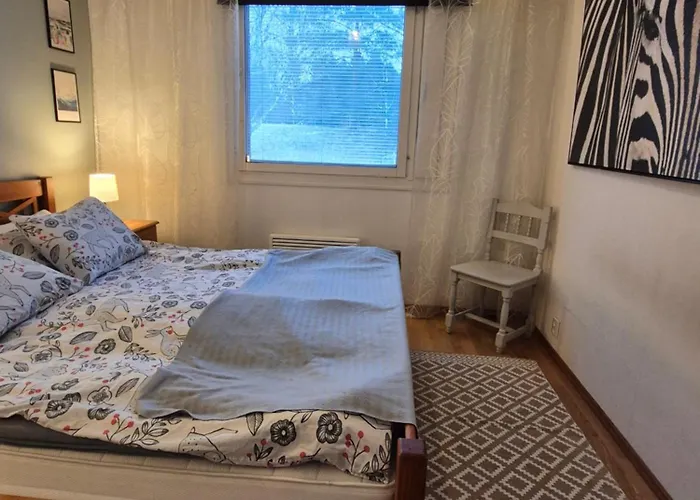 Paeaetyhuoneisto: Nariseva Puulattia! * Pori